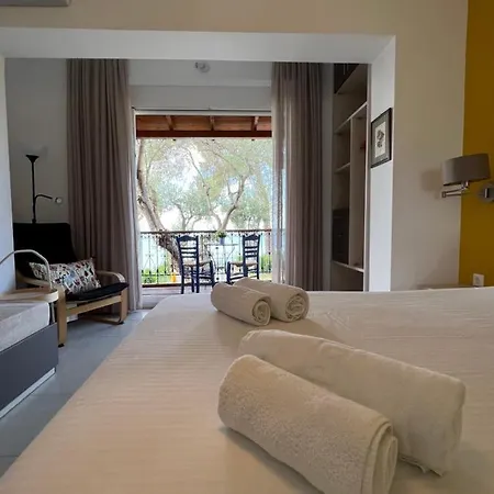 Seafront - Akti Elia Apartamento *