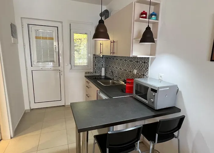 Seafront - Akti Elia Apartamento *